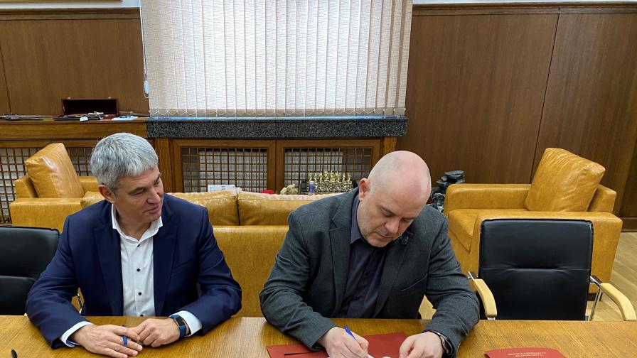 Гешев подписа с КНСБ Меморандум за разбирателство и сътрудничество