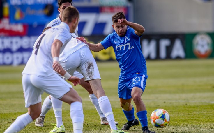 Шестима чужденци си тръгват от Левски