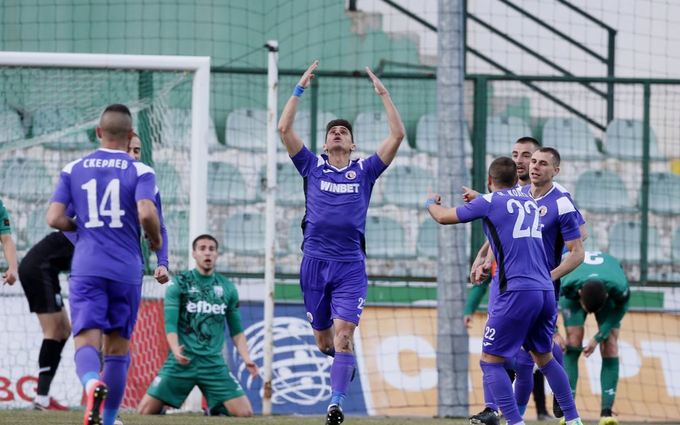 Отборът на Етър спира всякаква тренировъчна дейност до 23 март.