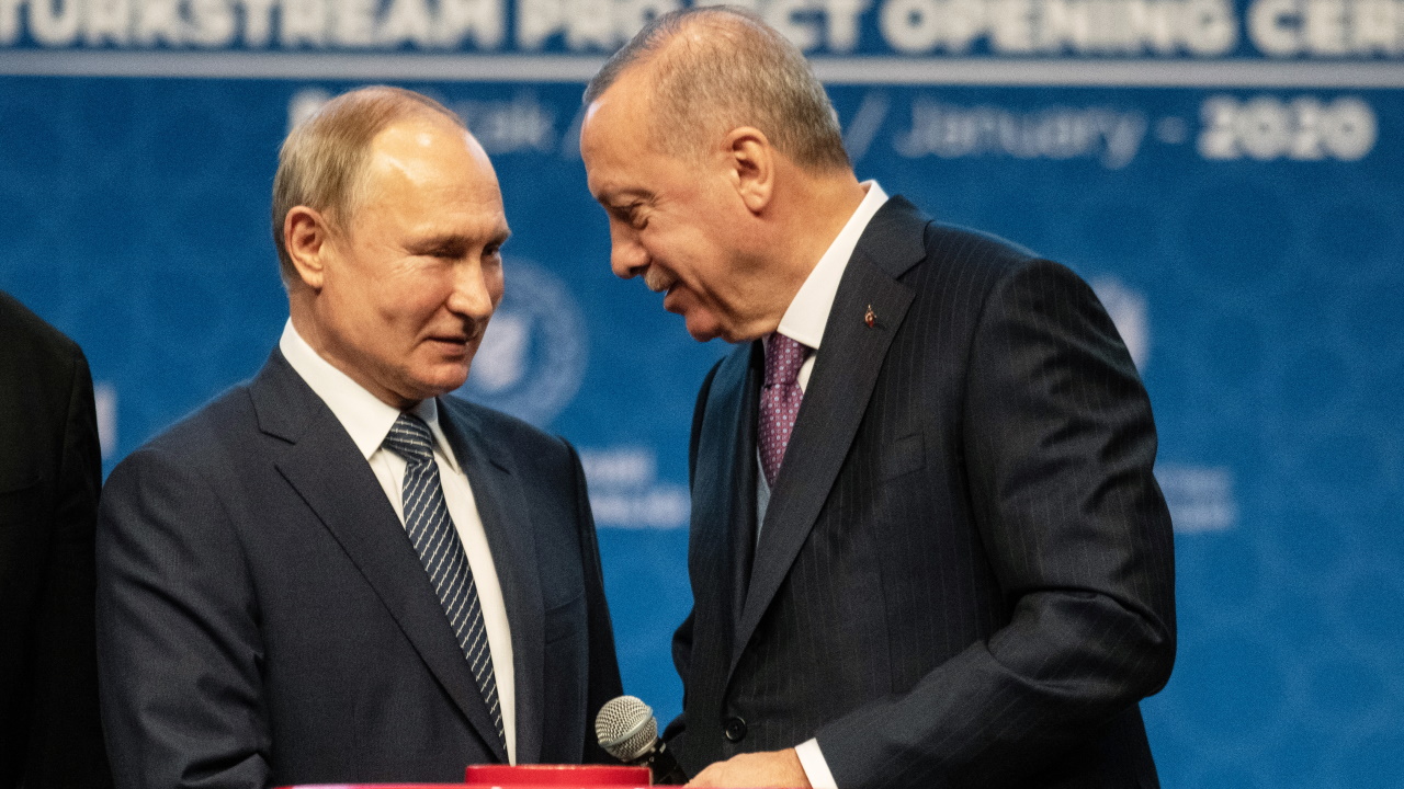 Златният мост на Путин: Какво се случва зад затворените врати в Бишкек?
