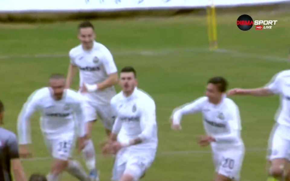 В 51-ата минута на двубоя Славия - Ботев Пловдив Емил