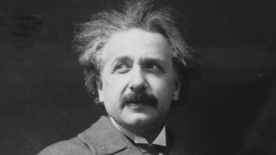 На днешната дата през 1916 г. Алберт Айнщайн публикува своята Теория