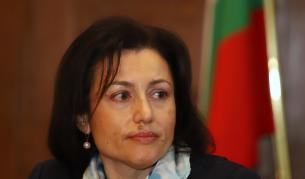 Танева: Няма място за паника, не пазарувайте излишно