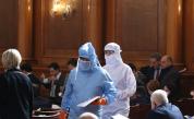  Срещу COVID-19: Депутати влязоха с медицински скафандри в Народно събрание 