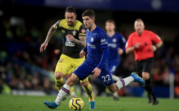 Футболистът на Челси Кристиан Пулишич заедно със съотборниците си в