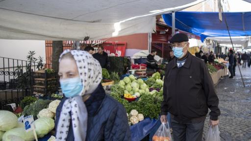  Турция забрани на хората над 65 години да излизат на открито 