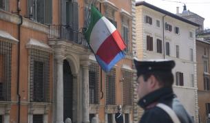 Знамената пред държавните учреждения в Италия са свалени наполовина в памет на жертвите от Ковид-19