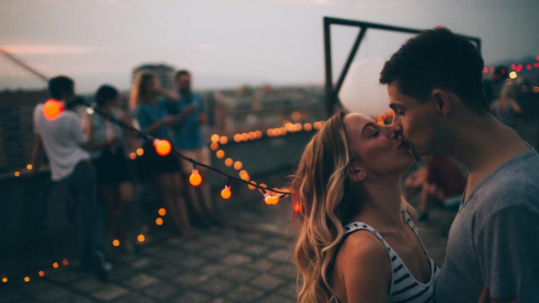  10 изгоди за здравето от целувките 