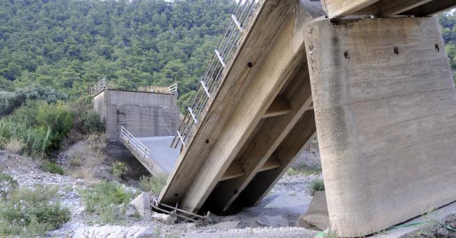 Свят Пътен мост се срути в Тоскана Видео На виадукта
