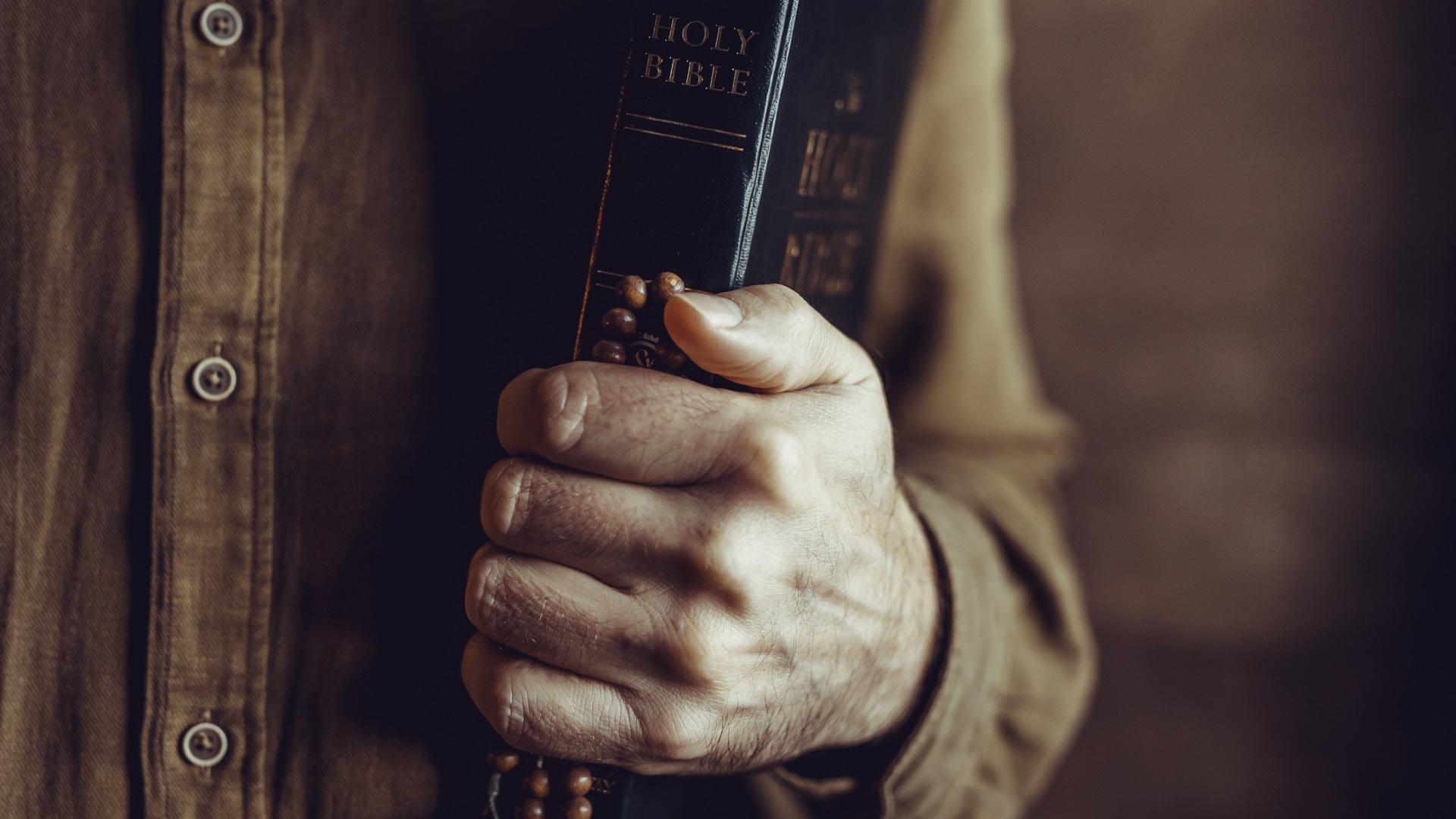 Гей спечели петцифрена сума след като е получил екзорсизъм в