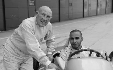 Британската легенда на моторните спортове сър Стърлинг Мос почина на