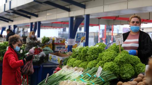  Изгониха търговци от Женския пазар, не спазвали ограниченията против COVID-19 