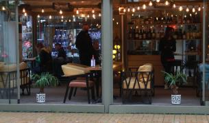 Бизнесът иска незабавно отваряне