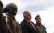  Премиерът следи военните демонстрации в Црънча 