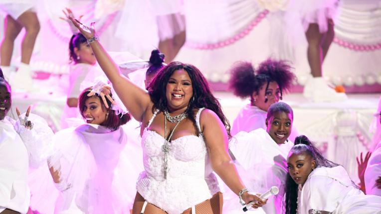  5 звезди, които са пробвали онлайн запознанства 