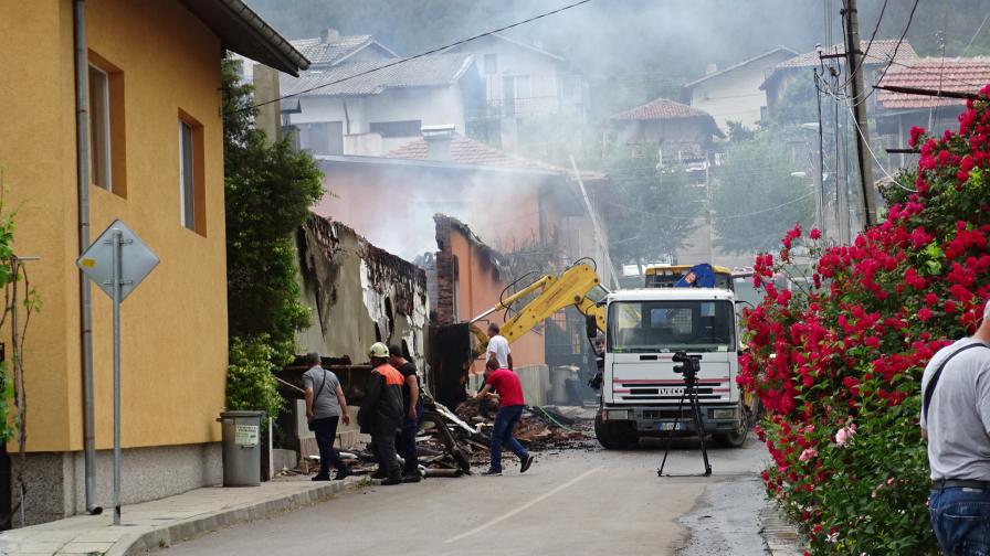 Три къщи горяха в Бобошево, жена пострада леко