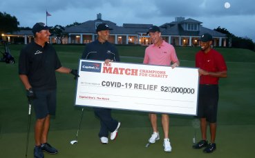 Тайгър Уудс и Пейтън Манинг спечелиха благотворителния голф мач срещу