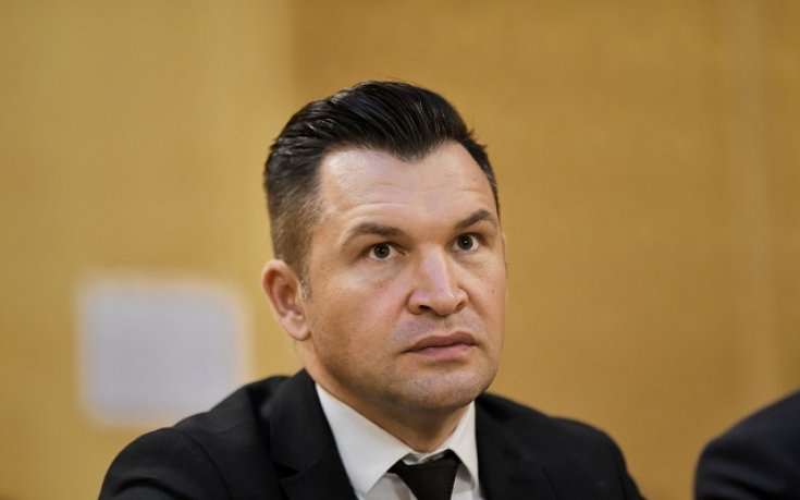 Спортният министър в Румъния с интервю... по гащи