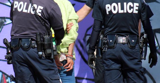 Свят DW Защо полицията в САЩ е толкова могъща Тя