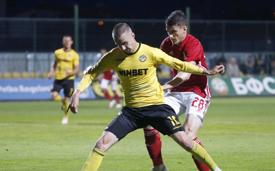 Треньорът на Ботев Пловдив Ферарио Спасов определи група от 19