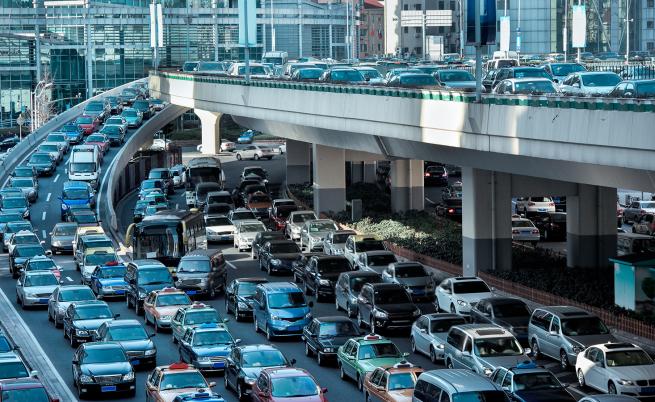 Китай планира да забрани конвенционалните автомобили от 2035 г.