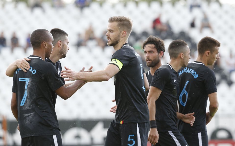 Футболистите на Левски едва стояли на краката си след мача