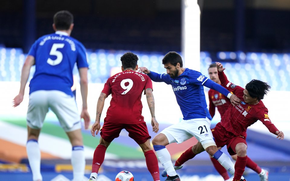 Легендата на Ливърпул Джейми Карагър смята, че Евертън е заслужил