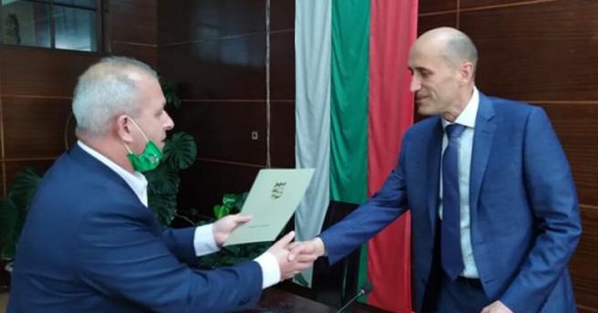 България Кметът на Пещера изпрати благодарствени писма и плакети на