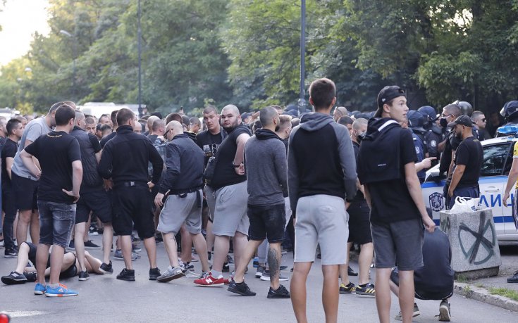 Видео от мелето между феновете на Ботев Пловдив и полицията