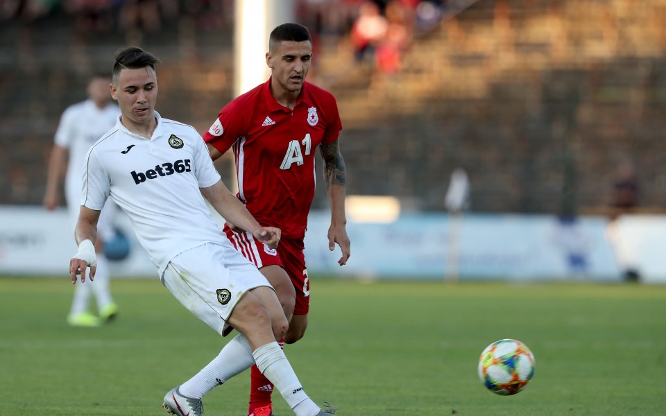 Халфът на Славия - Янис Карабельов, обяви след нулевото равенство