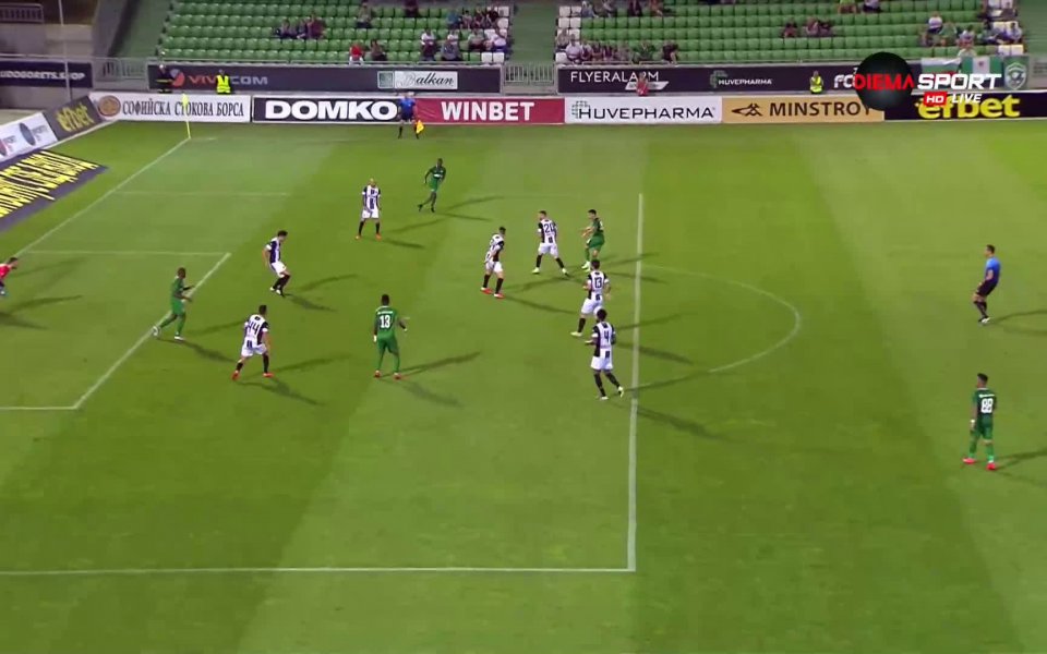 Каули получи топката в наказателното поле и нанесе удар, който