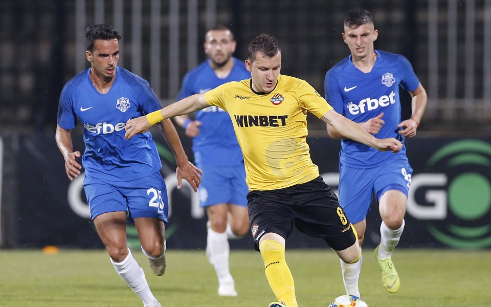 Отборите на Арда и Ботев Пловдив играят при резултат 1:0