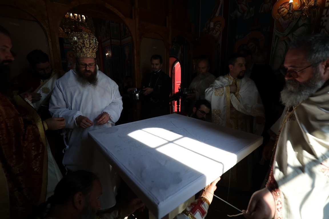 <p>Освещаване на новият храм &bdquo;Св. мчци Рафаил, Николай и Ирина&rdquo; в с. Волуяк - София</p>