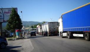 Протест на превозвачи блокира границата между България и Северна Македония в понеделник