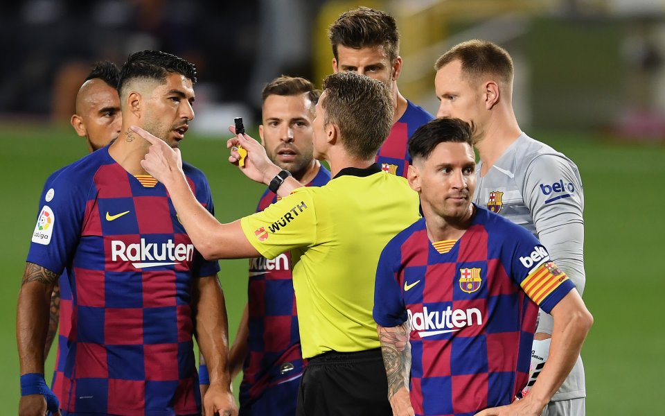 Отборът на Барселона е бил ощетен в мача срещу Атлетко