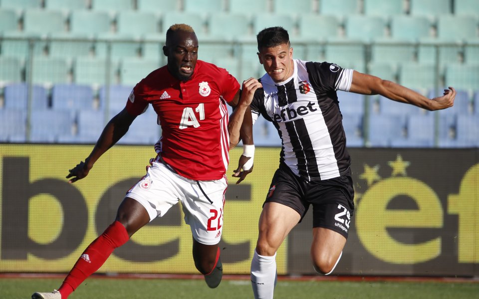 Защитникът на Локомотив Пловдив - Лукас Масоеро, се е оплакал