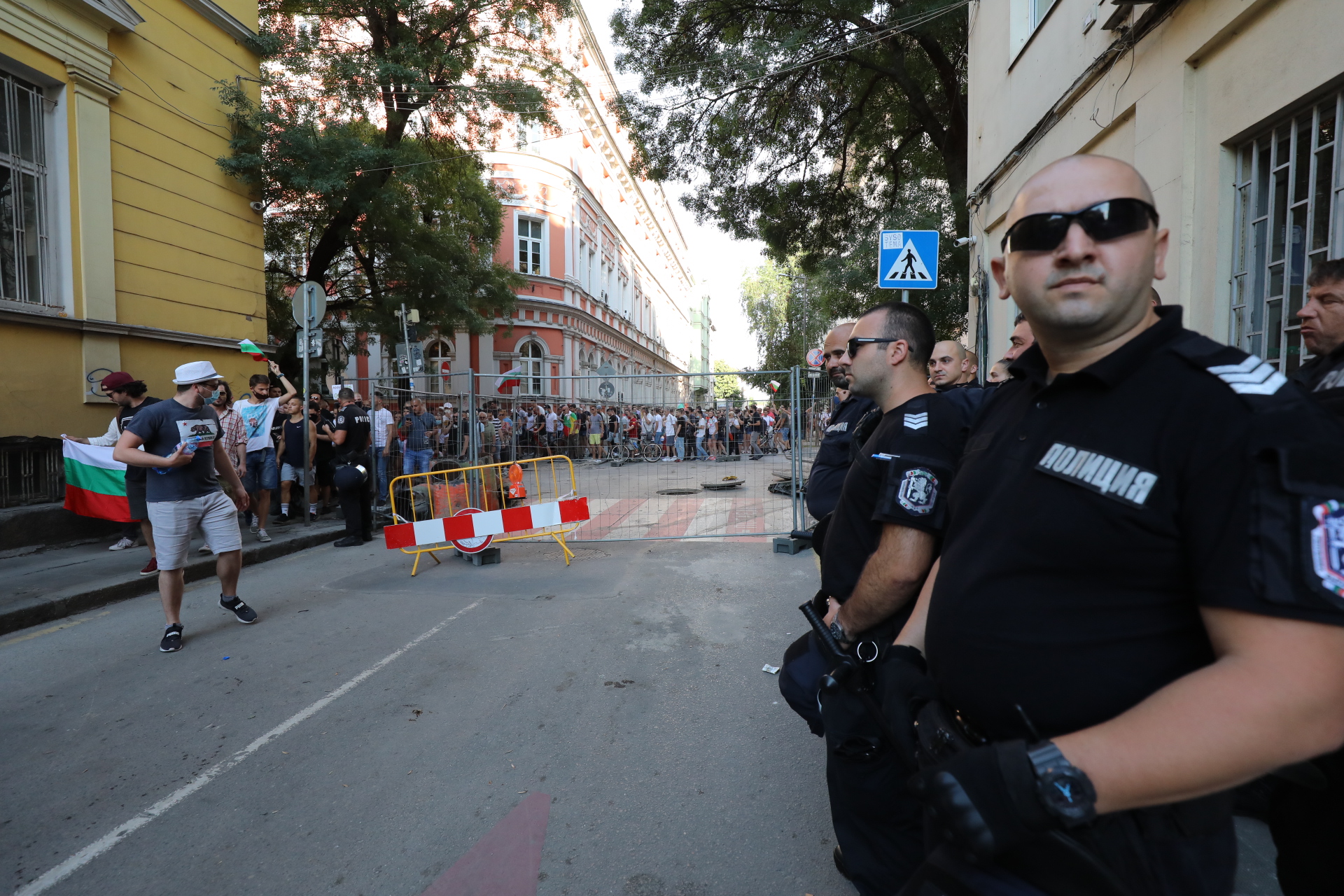 За трета поредна вечер граждани се събраха на протест в центъра на София