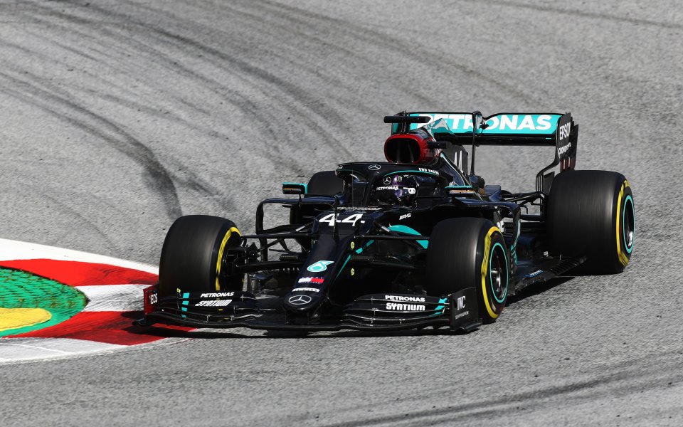 Люис Хамилтън спечели първото си състезание за сезон 2020 във