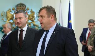  Каракачанов и Горанов: Правителството няма желание да подава оставка - България | Vesti.bg - https://www.vesti.bg/bulgaria/karakachanov-i-goranov-pravitelstvoto-niama-namerenie-da-podava-ostavka-6112270 