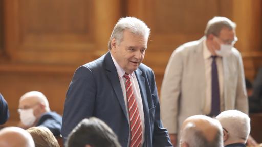  <p>Нинова: Паунов удостовери за диалога с Божков, напуща ПГ</p> 