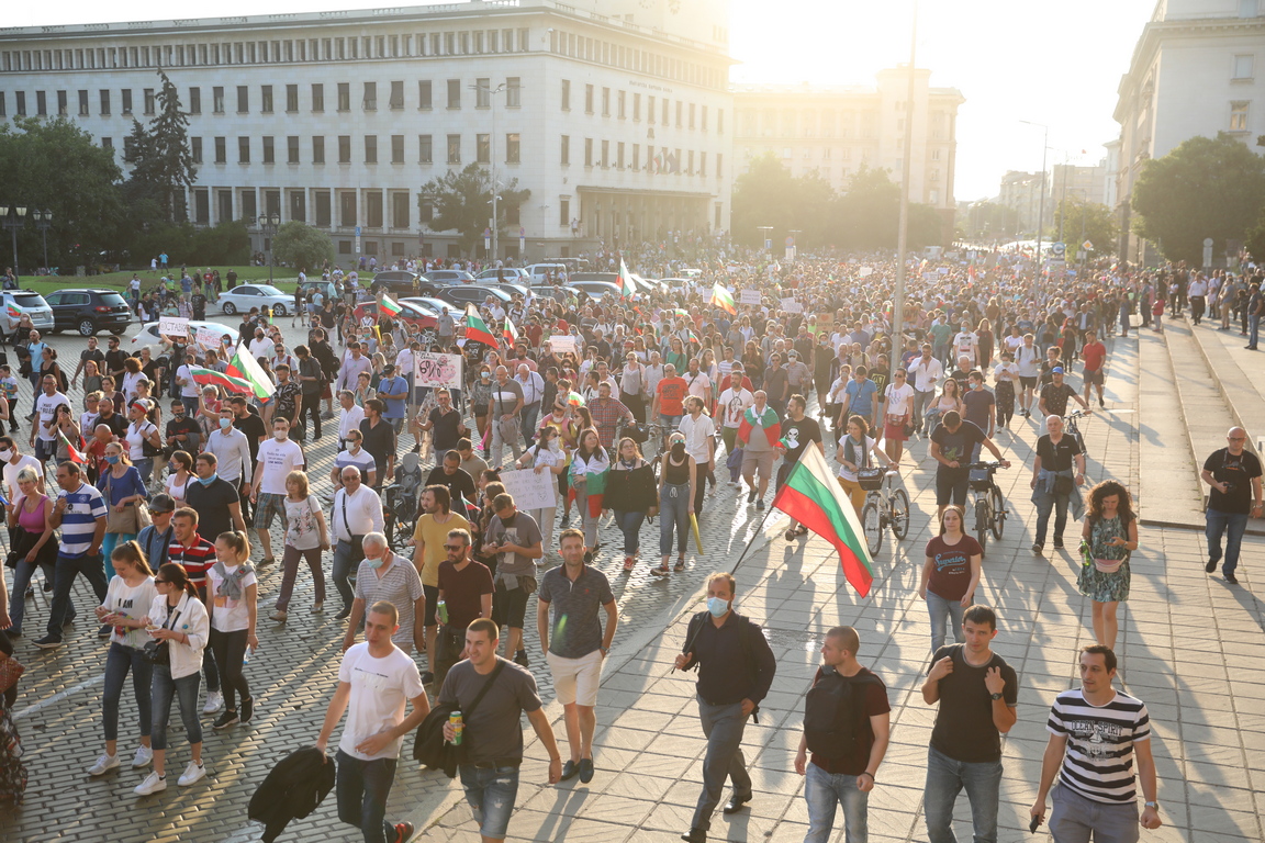 <p>Седма вечер антиправителствени протести в София</p>