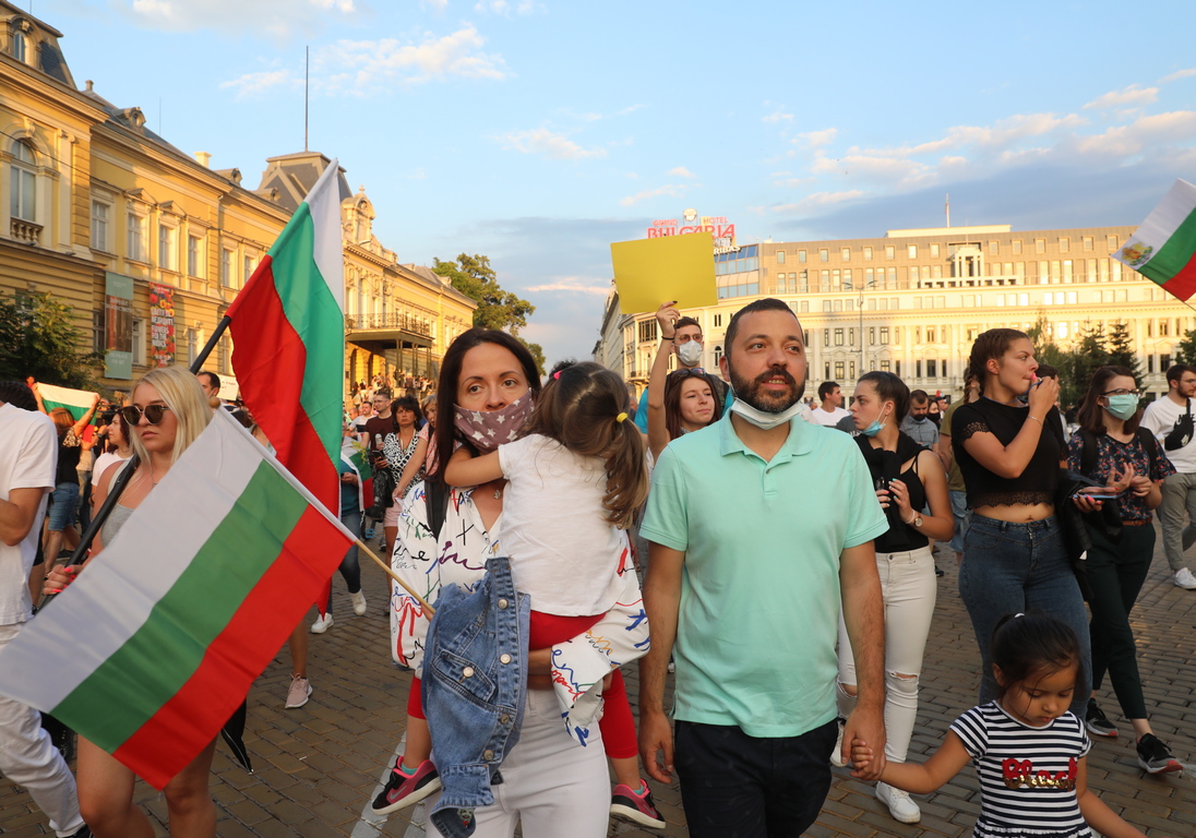 <p>Седма вечер антиправителствени протести в София</p>