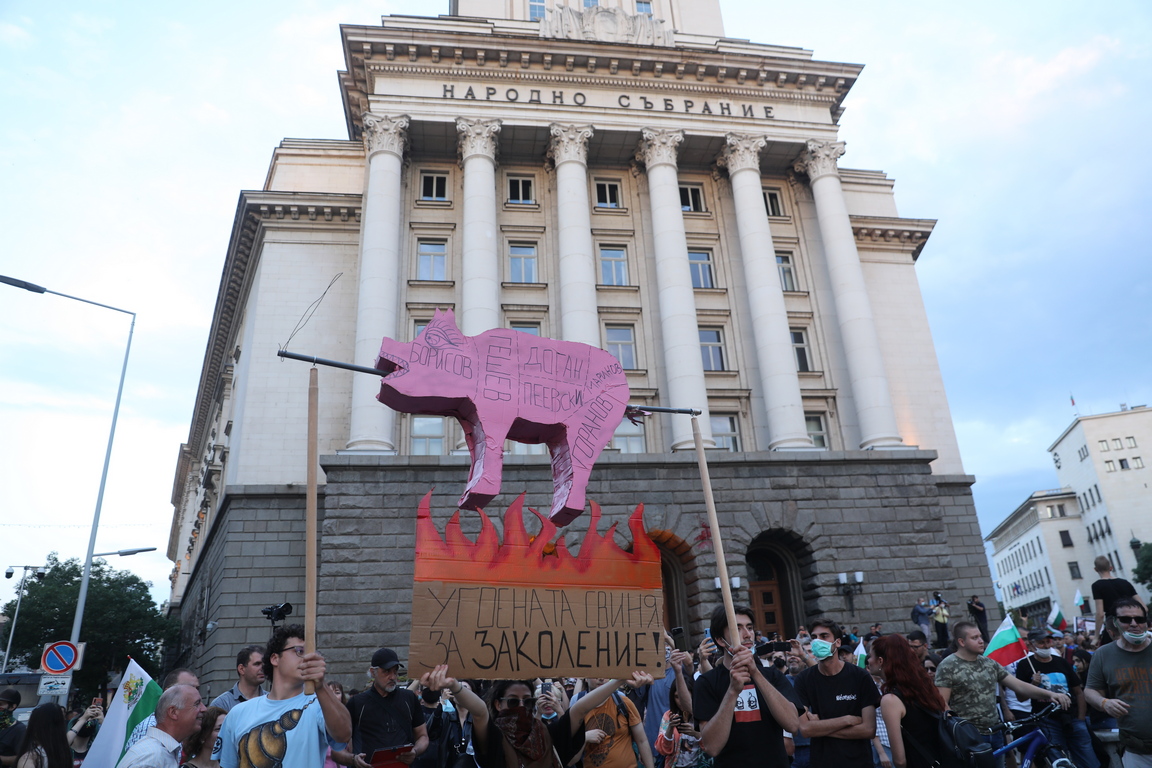 <p>Седма вечер антиправителствени протести в София</p>