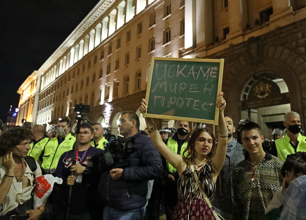 <p>Осма вечер на антиправителствени протести в София</p>