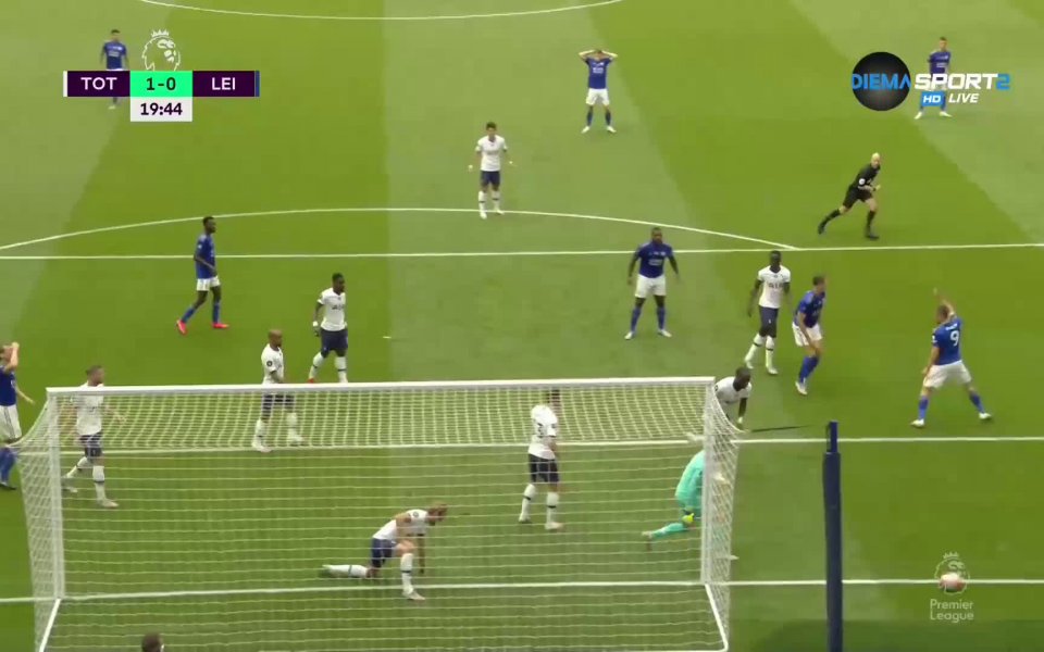 Отборите на Тотнъм и Лестър се прибраха на почивката при