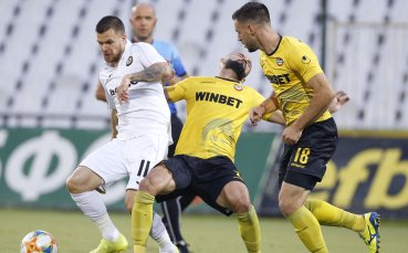 Славия и Ботев Пловдив играят при резултат 0 0 в решителния финален
