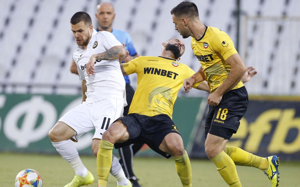 Славия и Ботев Пловдив играят при резултат 0:0 в решителния