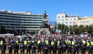  Протестът блокира придвижването пред Народното събрание 