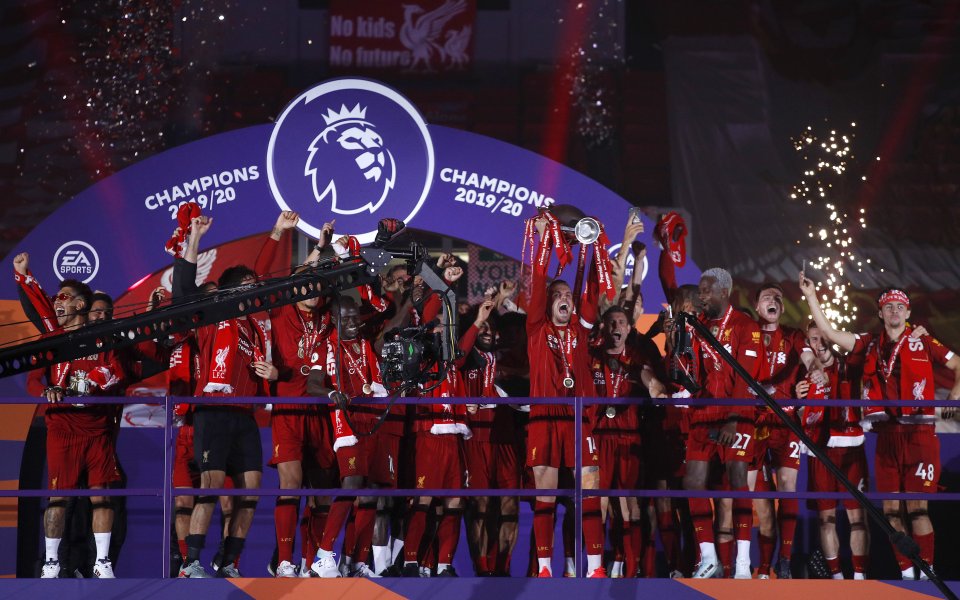 От Ливърпул публикуваха снимка на ЛеБрон Джеймс, облечен с фланелка