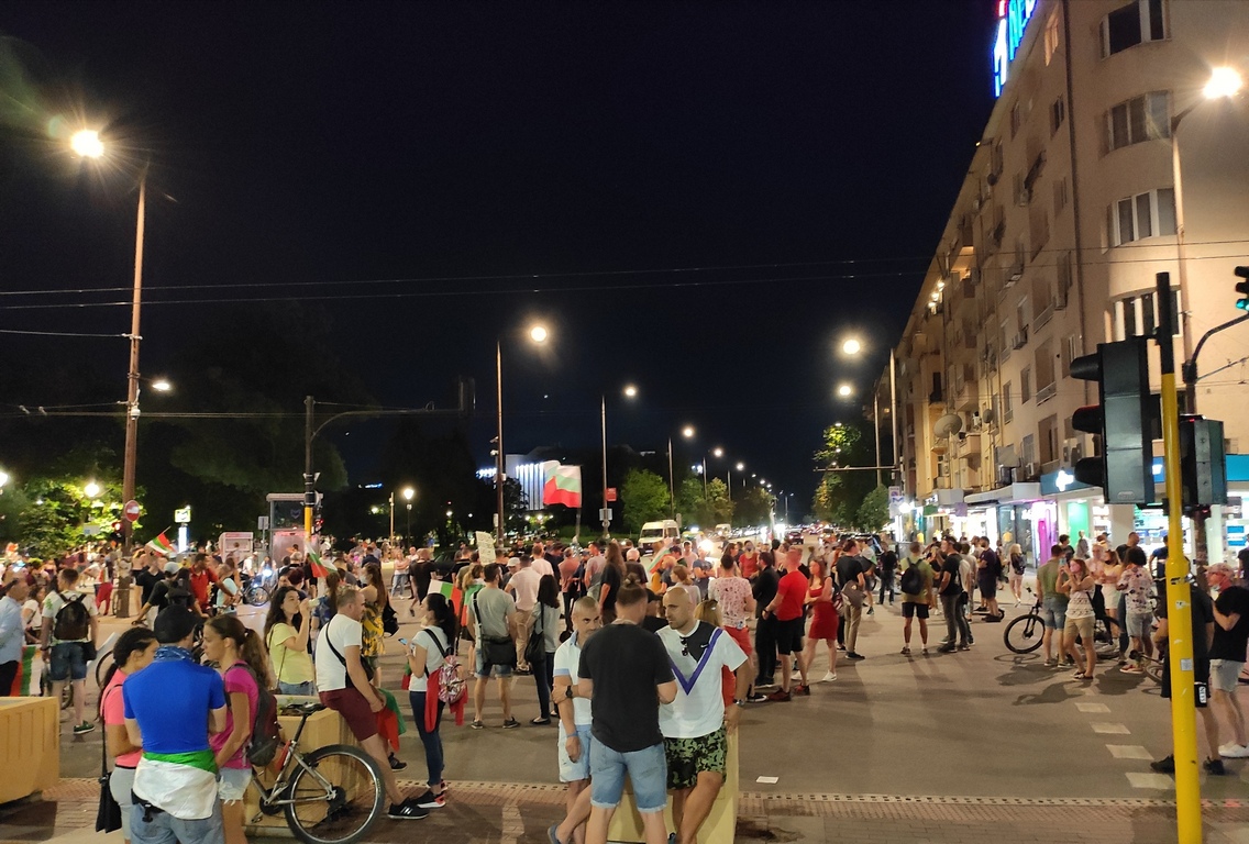 Протестът взе решение да започне блокадата на единадесет ключови точки в центъра на София: бул. " Витошка" и бул. "Патриарх Евтимий"